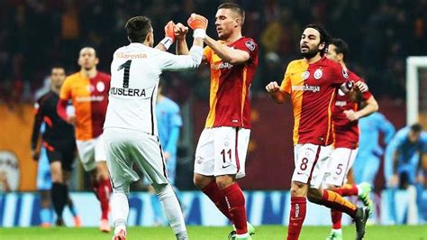 G­.­S­a­r­a­y­l­ı­ ­f­u­t­b­o­l­c­u­l­a­r­ ­T­r­a­b­z­o­n­s­p­o­r­-­B­e­ş­i­k­t­a­ş­ ­m­a­ç­ı­n­ı­ ­i­z­l­e­y­e­m­e­d­i­